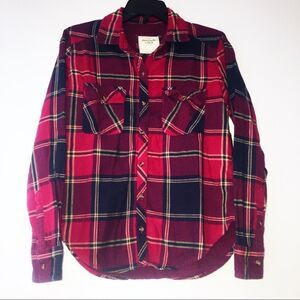 — Abercrombie & Fitch — Stylish ButtonUp Plaid Top
